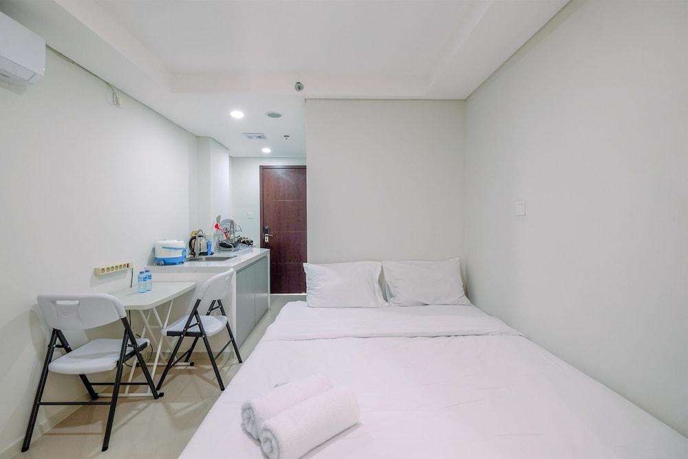 Fancy and Nice Studio at Daan Mogot City Apartment - Tap to explore photos