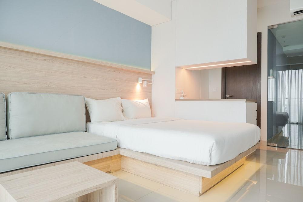 Cozy Stay Studio Apartment at Nine Residence Room Type - Room