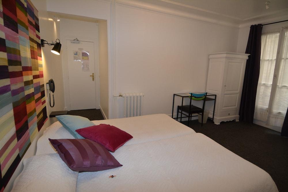 Port Royal Hotel Room Type - Twin Room with private shower and WC Port Royal Hotel Room Type - Twin Room with private shower and WC