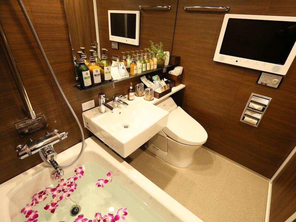 Hotel Petit Bali Higashishinjuku - Adults Only - Tap to explore photos