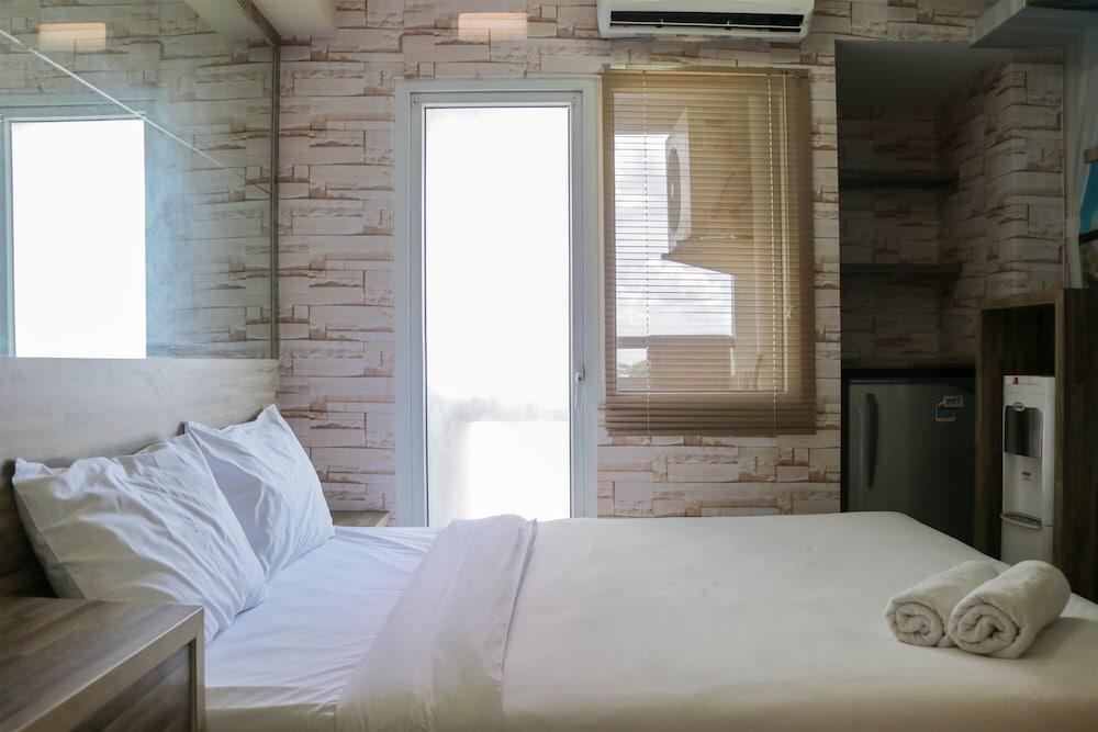 Nice And Strategic Studio At Green Pramuka Apartment