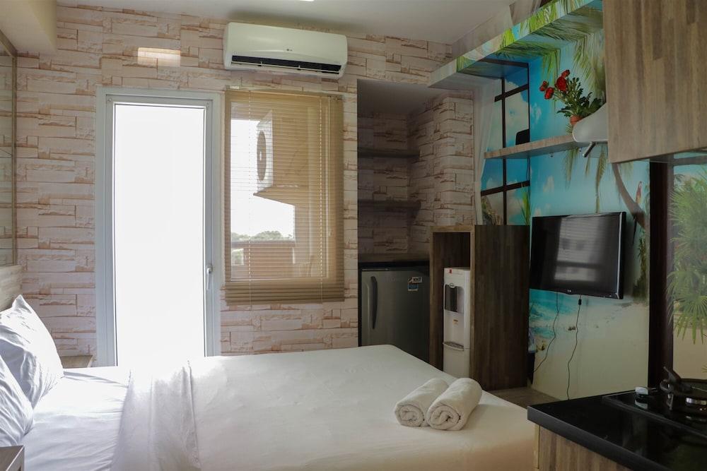 Nice And Strategic Studio At Green Pramuka Apartment - Tap to explore photos