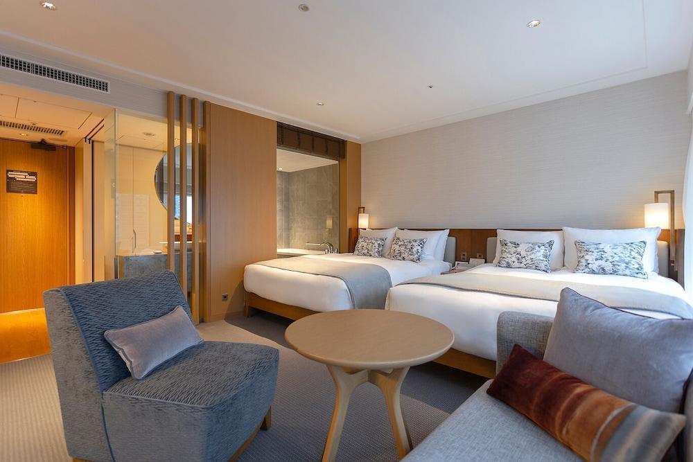 Keio Plaza Hotel Tokyo Room Type - Premier Grand - Deluxe 2 Queens  with the Club Lounge Access (Breakfast, Tea, and Bar time)