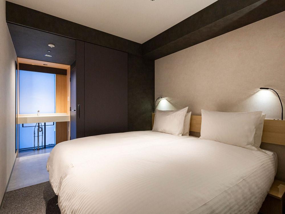 AKABANEHOLIC HOTEL Room Type - Hollywood Twin, Non Smoking