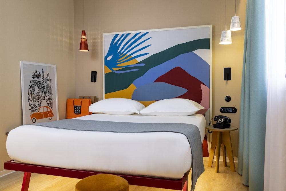 Hotel de la Paix Room Type - Double Room