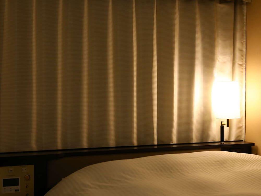 APA Hotel Ueno Ekimae - Tap to explore photos