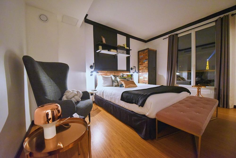Madrigal hotel Room Type - Junior Suite