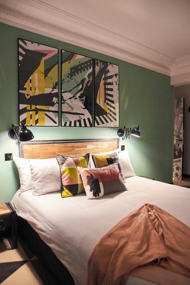 Madrigal hotel Room Type - Superior Room