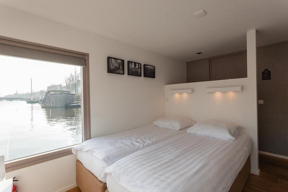little AMSTEL HouseBoat - Tap to explore photos