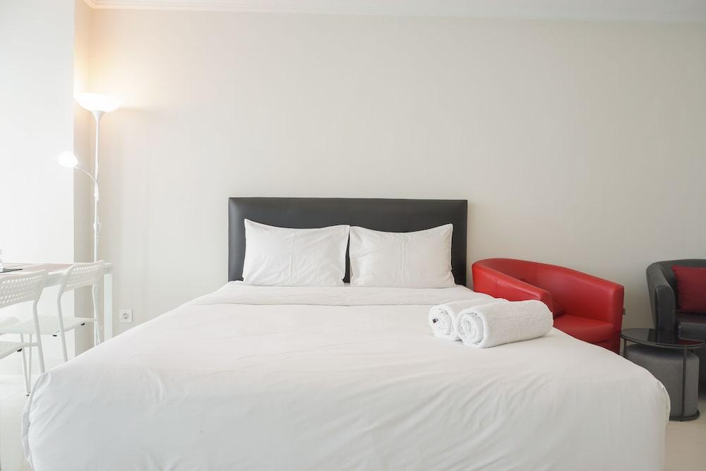 Comfort and Homey Studio at Green Sedayu Apartment - Tap to explore photos