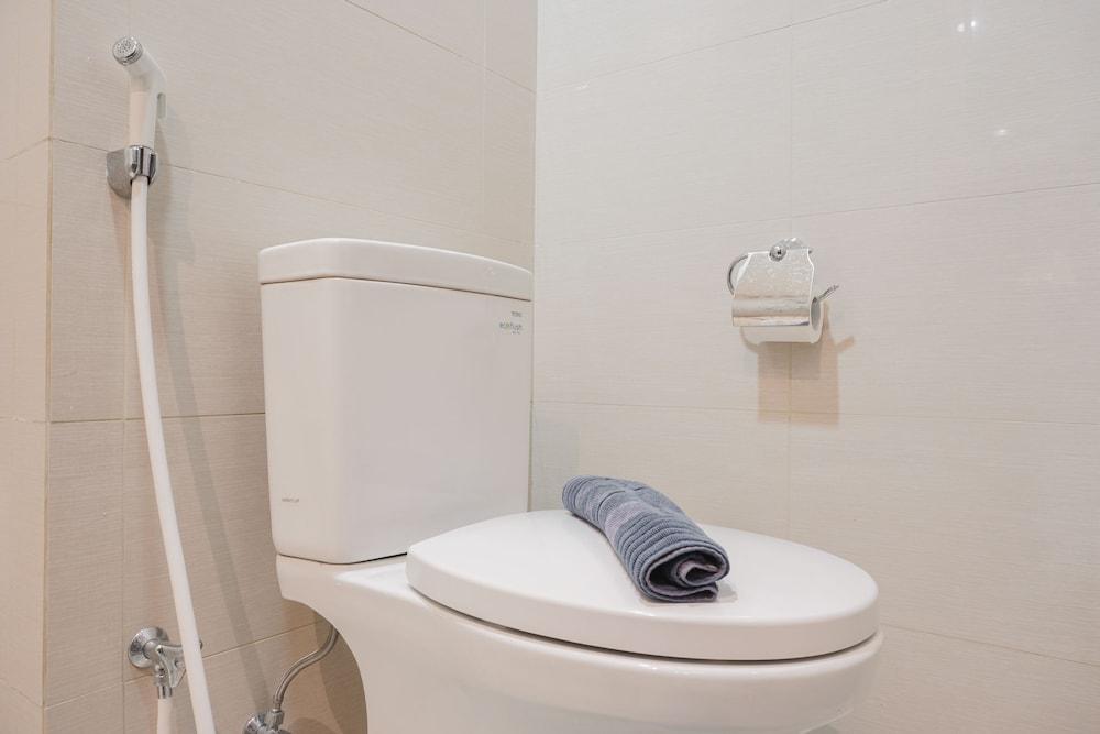 Comfort and Homey Studio at Green Sedayu Apartment - Tap to explore photos
