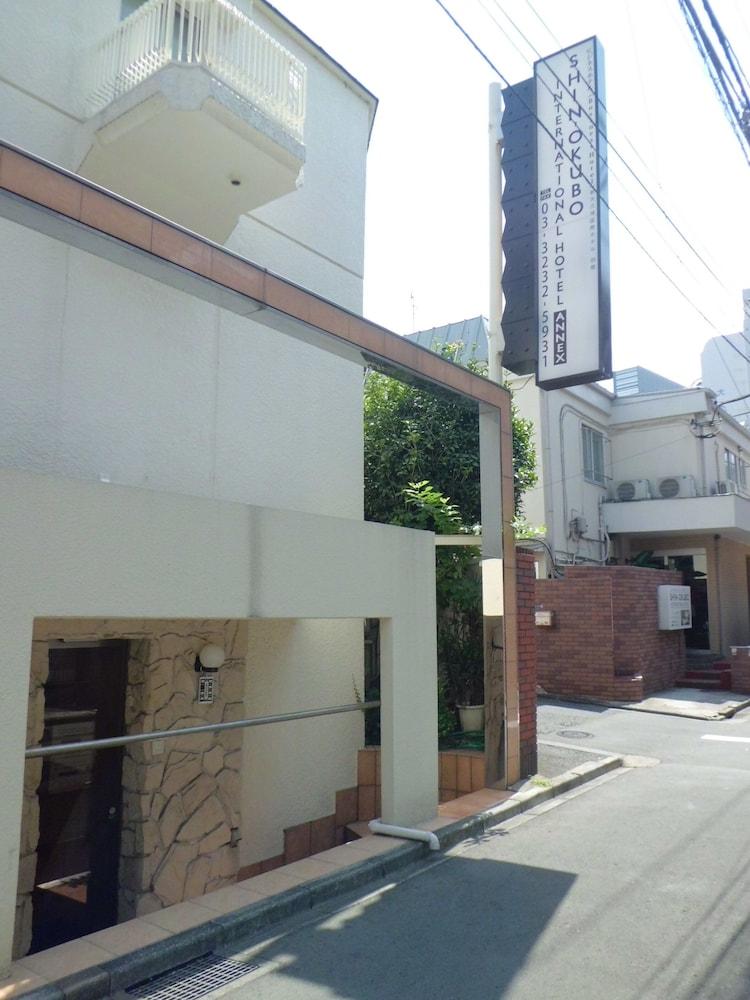 Shin-Okubo International Hotel - Tap to explore photos