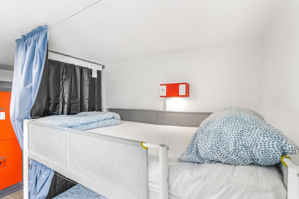 Samesun Toronto Hostel Room Type - 2 Beds in 8-Bed Dorm
