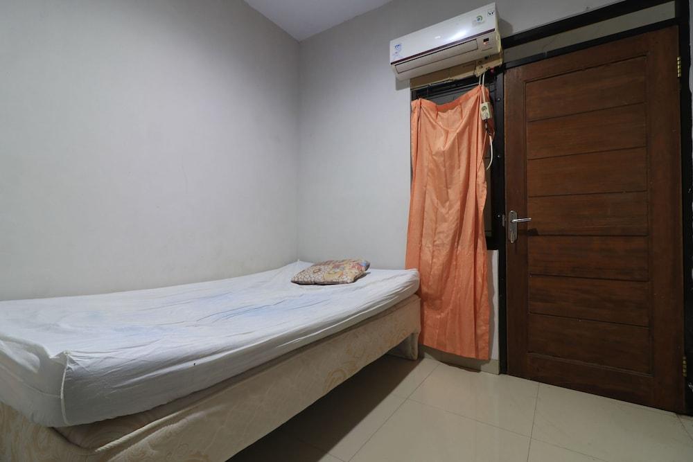 Residence Minimalis Mampang - Tap to explore photos