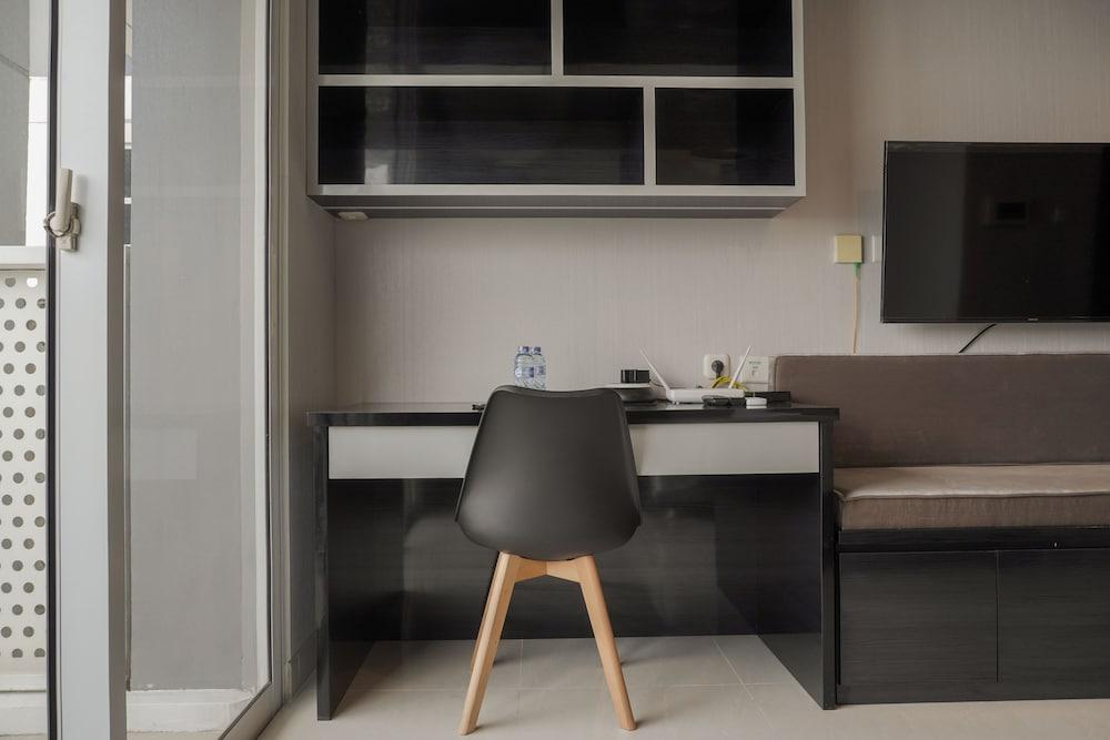 Fancy and Nice Studio at West Vista Apartment - Tap to explore photos