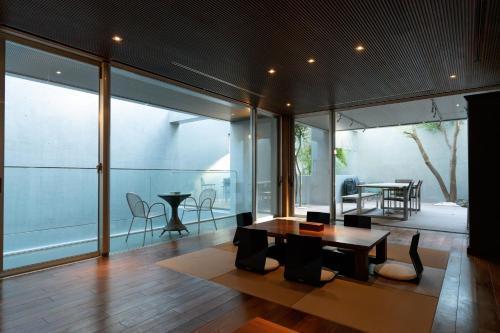 Azabu Modern House - Tap to explore photos