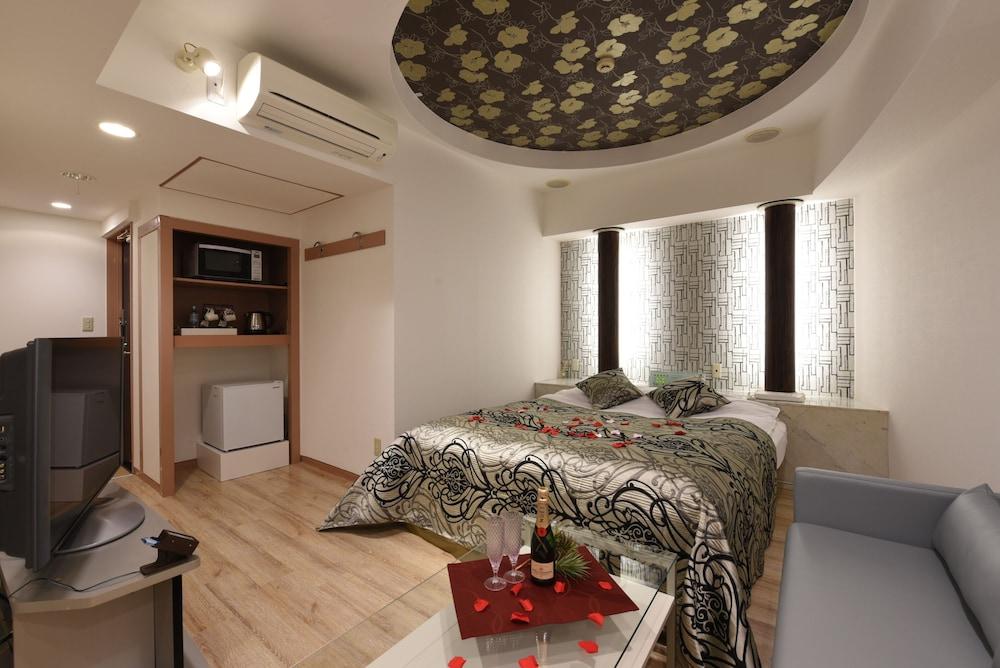 Hotel Frontier - Adults Only - Tap to explore photos