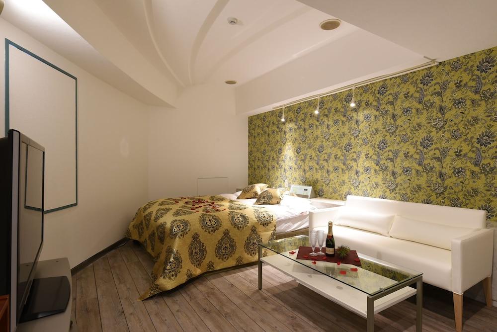 Hotel Frontier - Adults Only - Tap to explore photos