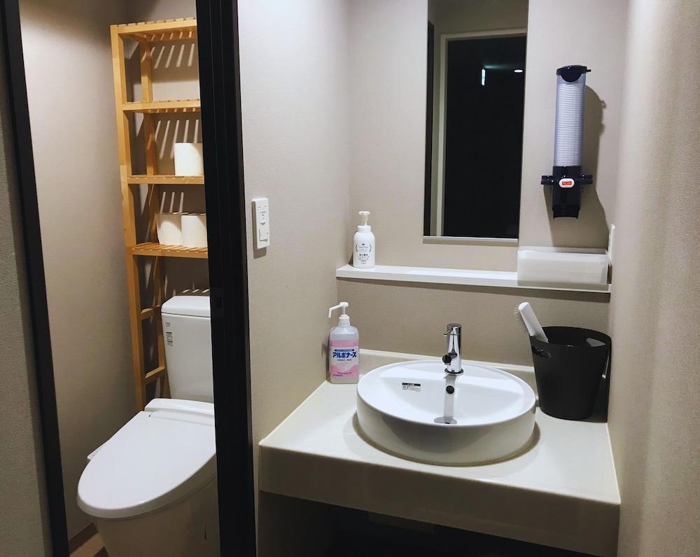 Beagle Tokyo Hostel and Apartments Room Type - Economy Shared Dormitory, Men only, Non Smoking