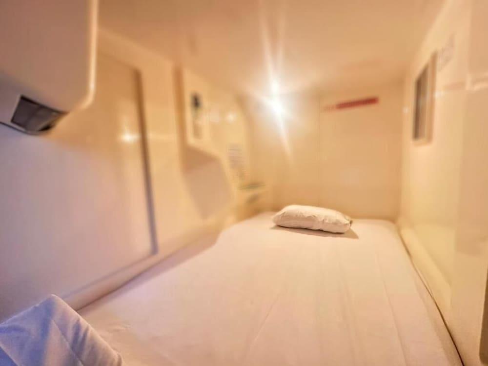 Capsule Inn Otsuka - Tap to explore photos