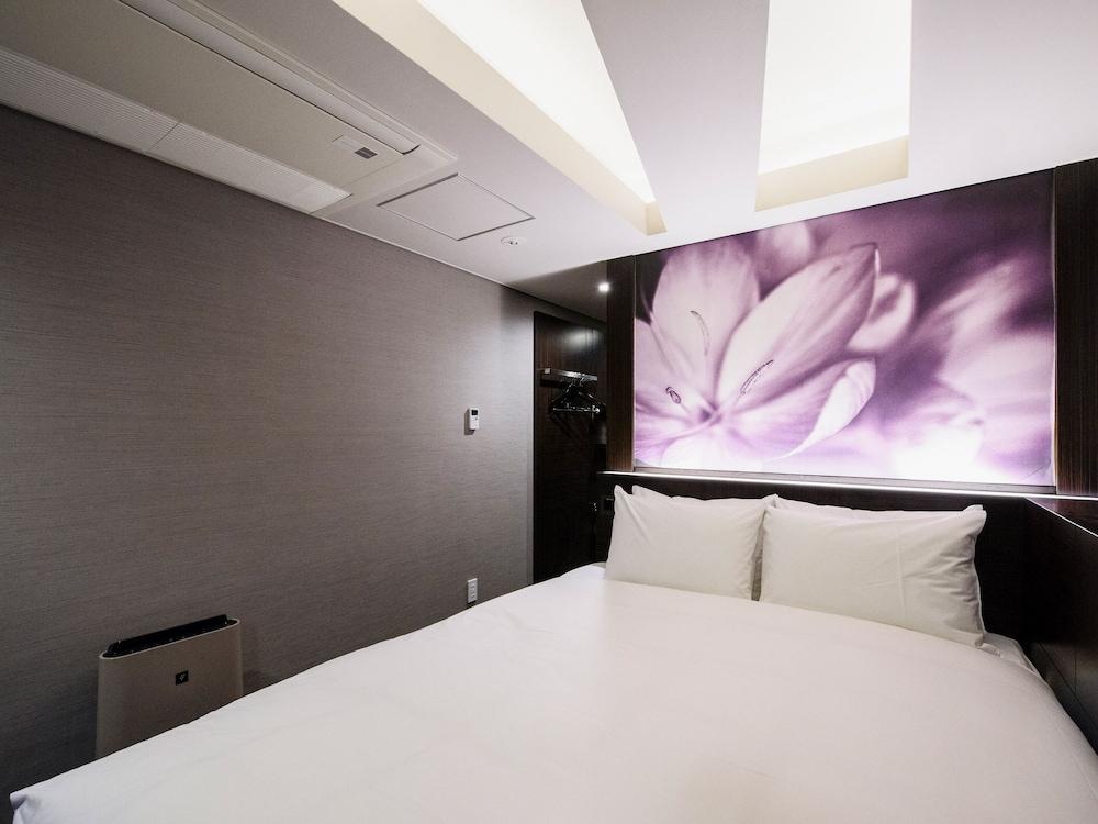 Meguro Holic Hotel - Tap to explore photos
