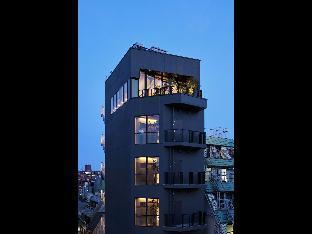 9h nine hours woman Shinjuku sleep lab - Tap to explore photos