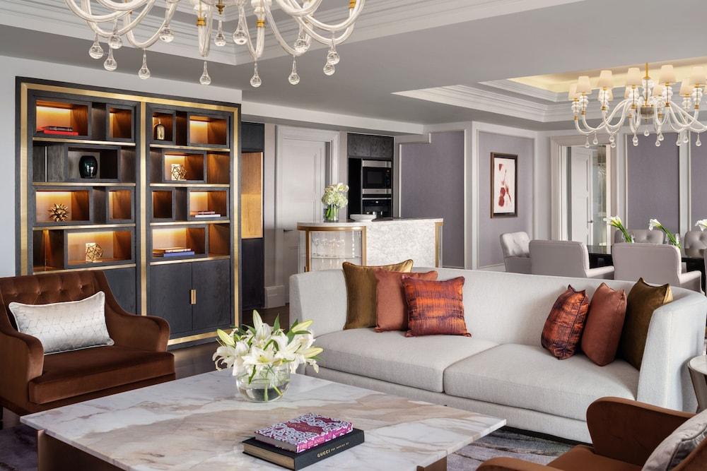 The St. Regis Jakarta Room Type - Suite, 1 Bedroom, Balcony (Metropolitan)