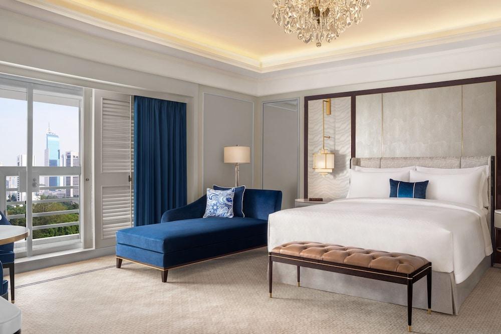 The St. Regis Jakarta Room Type - Grand Room, 1 King Bed, Balcony