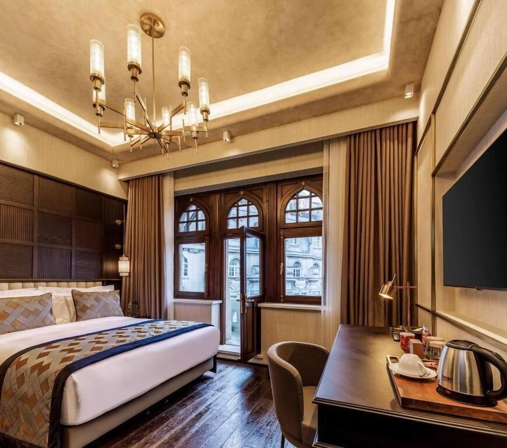 Cronton Design Hotel Room Type - Deluxe Room with Balcony
