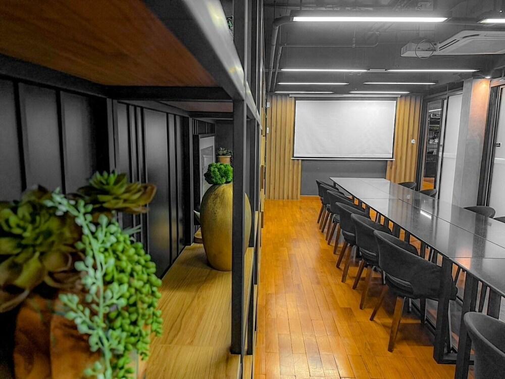 12 The Residence Hotel - Don Mueang Airport - Tap to explore photos