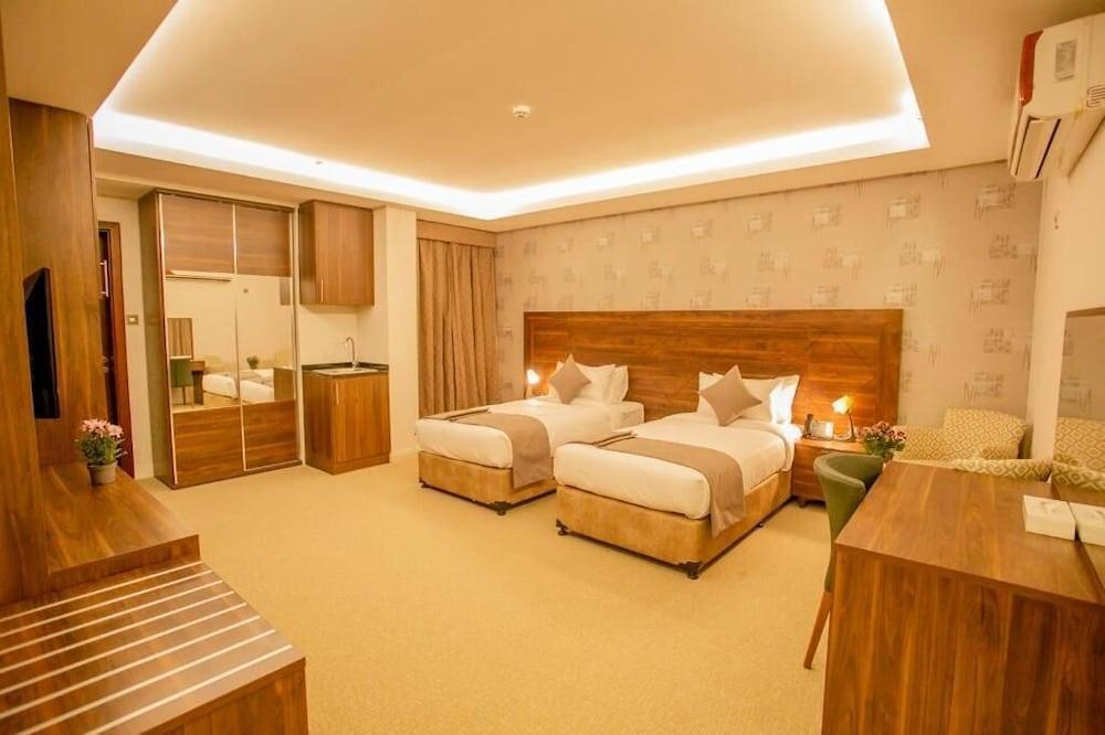 Oyyo Plaza Hotel Apartment - Tap to explore photos