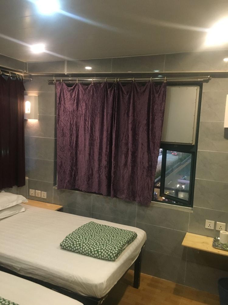 Oriental Pearl Hostel Room Type - Business Quadruple Room