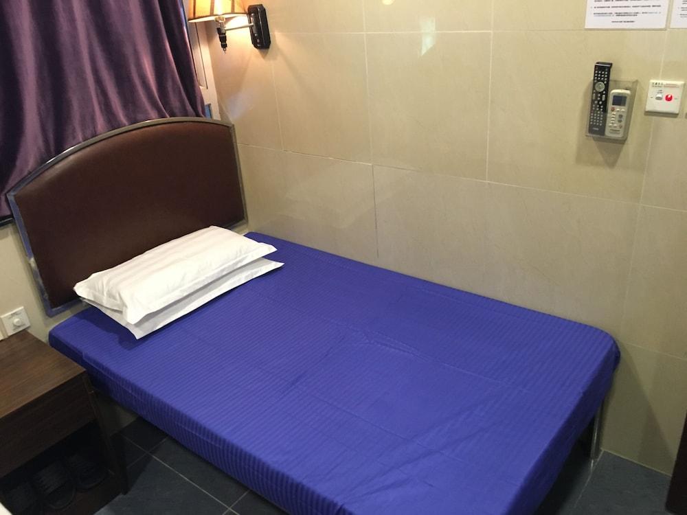 Singh Guest House Room Type - Triple Room
