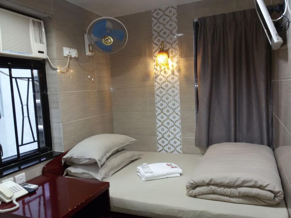 Tom's Guest House Room Type - Double Room, Private Bathroom
