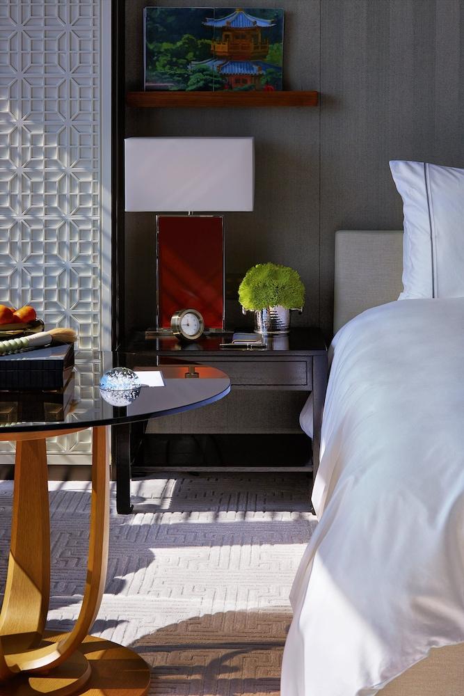 Rosewood Hong Kong Room Type - Deluxe Harbour Suite