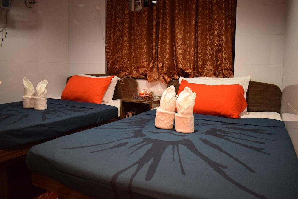 Manila Lounge Room Type - Suite, 2 Bedrooms