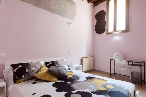 Boccanera a Trastevere Holiday Apartment - Tap to explore photos
