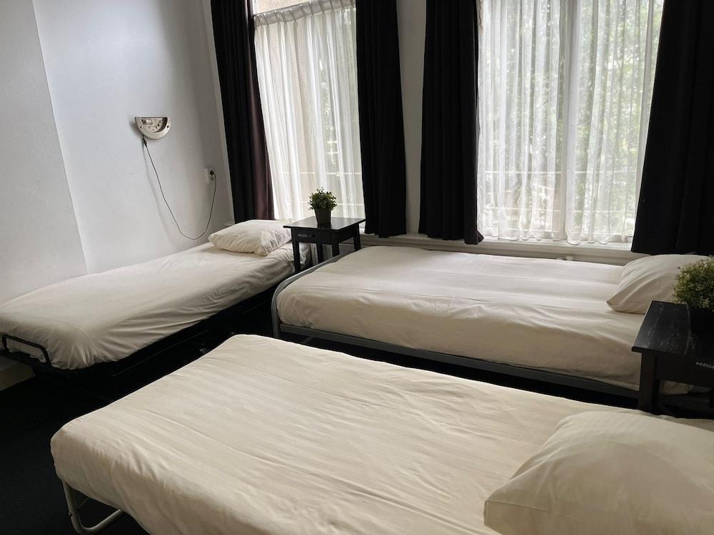 Hotel Galerij Amsterdam Room Type - Comfort Triple Room, Garden View Hotel Galerij Amsterdam Room Type - Comfort Triple Room, Garden View