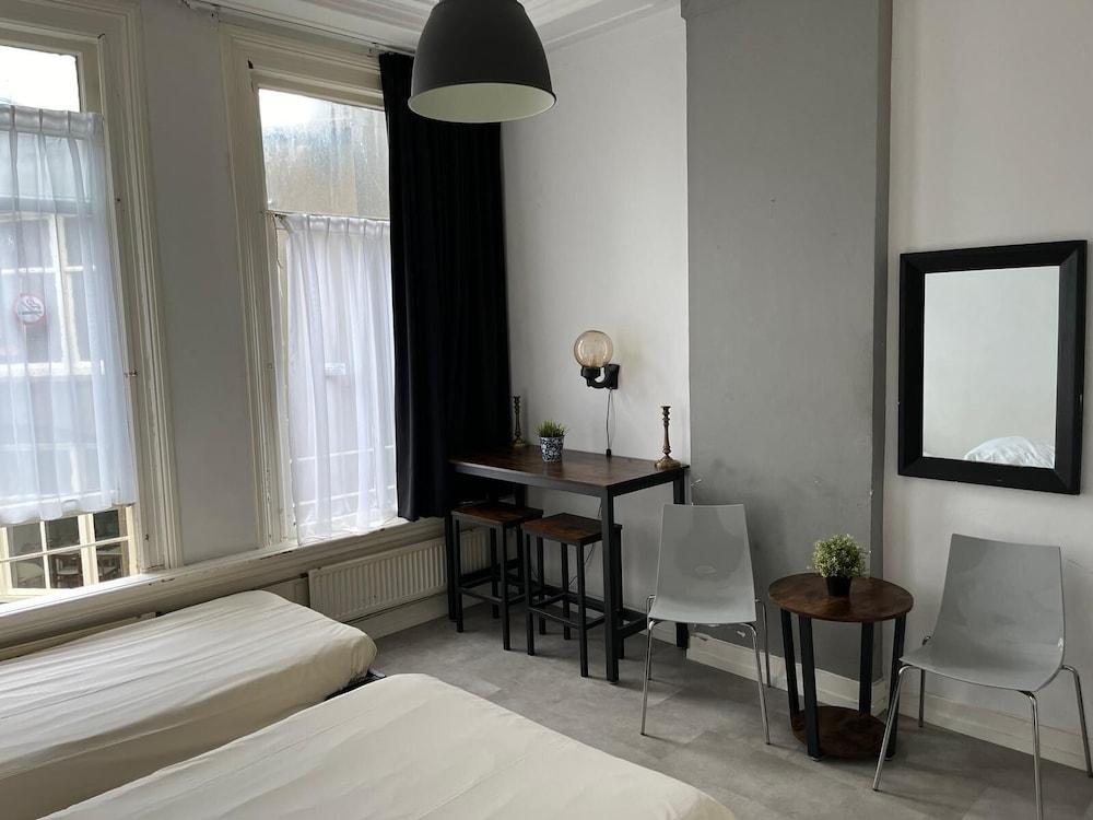 Hotel Galerij Amsterdam Room Type - Economy Triple Room, City View Hotel Galerij Amsterdam Room Type - Economy Triple Room, City View