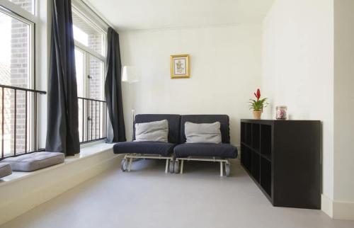 Tweede Laurierdwarsstraat Apartment - Tap to explore photos