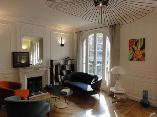 Relais12bis Bed & Breakfast By Eiffel Tower - Tap to explore photos