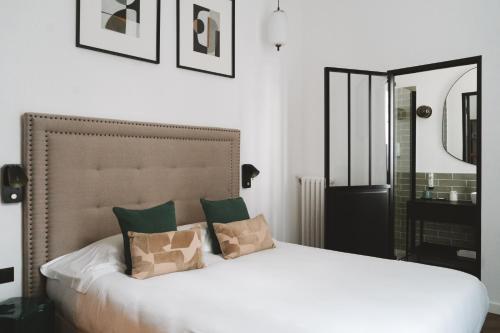 Hôtel des Beaux Arts Room Type - Deluxe Queen Room