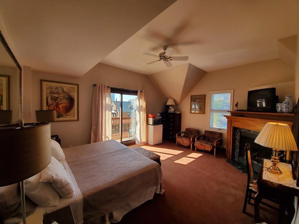 Madison Manor Boutique Hotel Room Type - Junior Suite (Bed Type Assigned by Hotel At Time of Booking Based on Availability)
