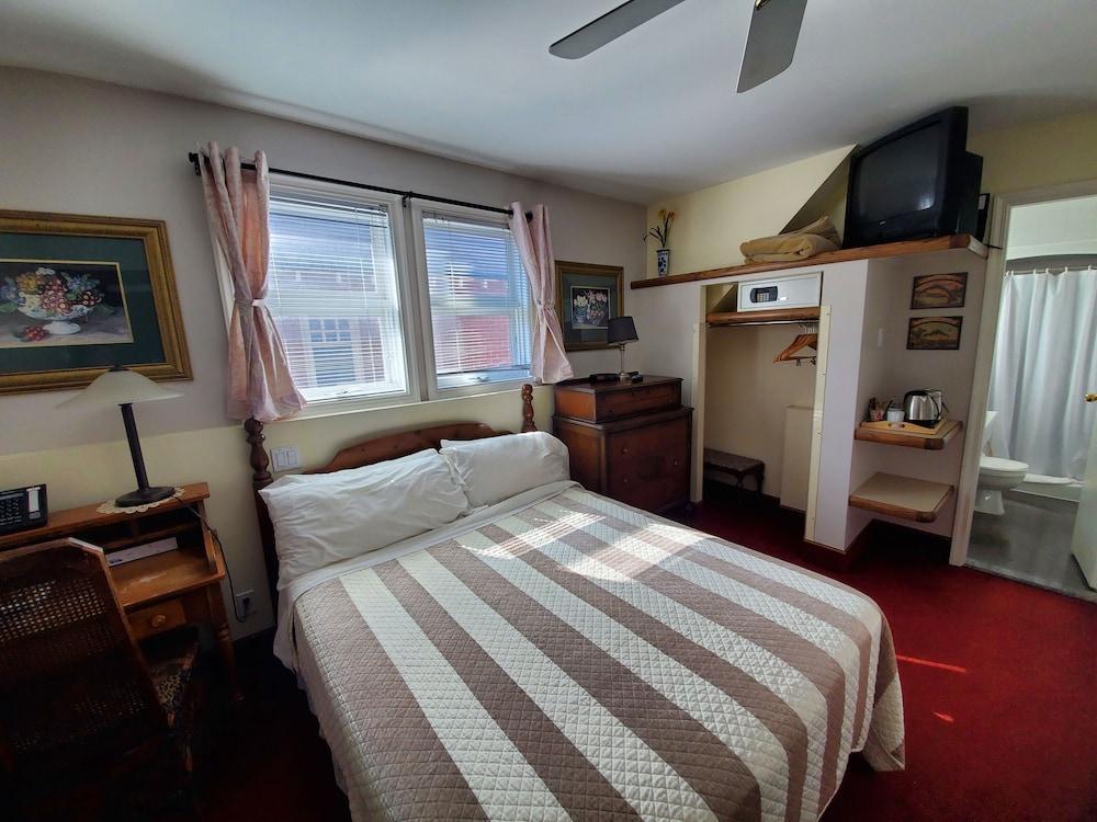 Madison Manor Boutique Hotel Room Type - Standard Room (Bed Type Assigned by Hotel At Time of Booking Based on Availability) Madison Manor Boutique Hotel Room Type - Standard Room (Bed Type Assigned by Hotel At Time of Booking Based on Availability)