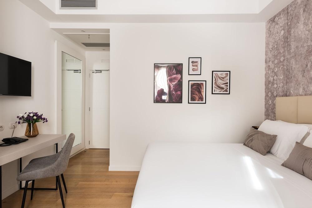 AT 41 Room Type - Superior Double or Twin Room