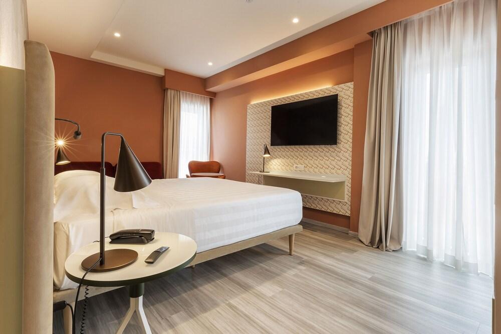 Adesso Hotel Room Type - Deluxe Double or Twin Room