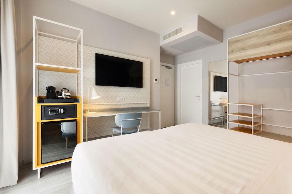 Adesso Hotel Room Type - Classic Double or Twin Room