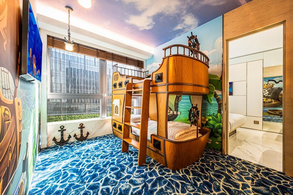 Regala Skycity Hotel Room Type - Theme / Family Suite with Patio
