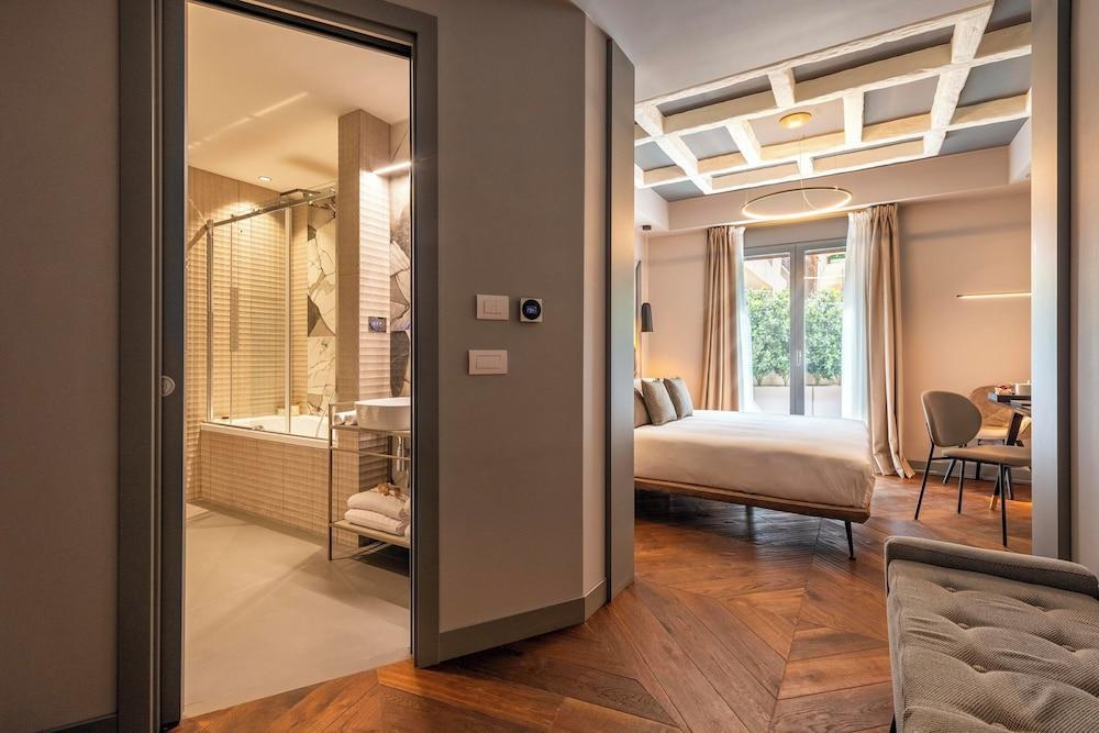 Loly Boutique Hotel Room Type - Deluxe Double Room