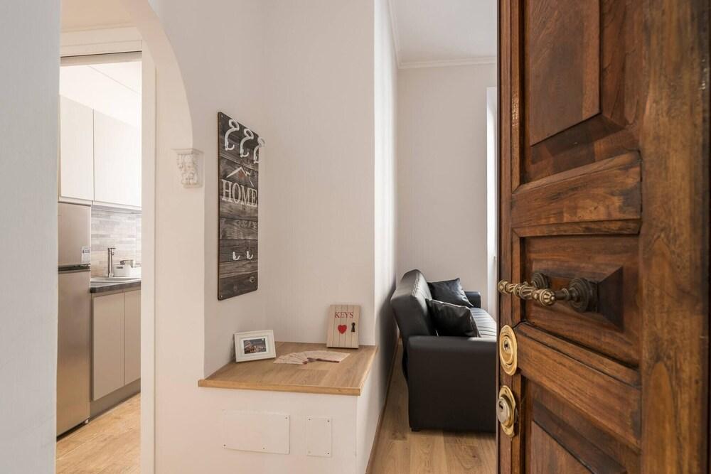 New Completely Renovated Apt In Vatican Peppes - Tap to explore photos
